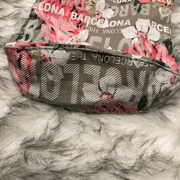 Robin Ruth Canvas Rose Barcelona Crossbody Bag - Picture 2 of 6